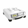 Vit batteriladdare med digital display