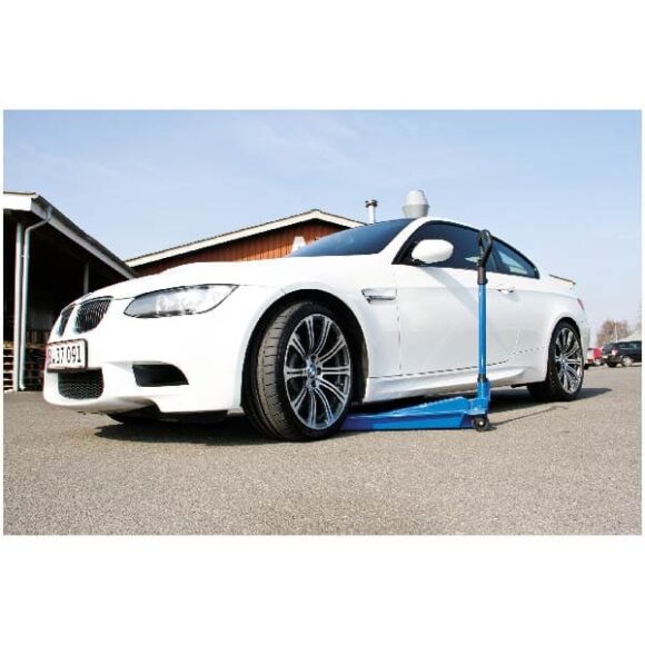 DK13HLQ under bil 580x580